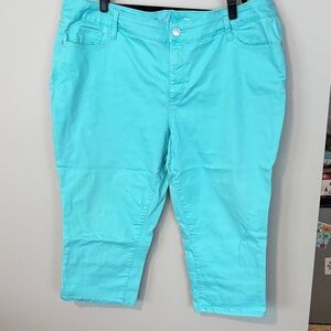 St. John's Bay Teal Capri Pants
